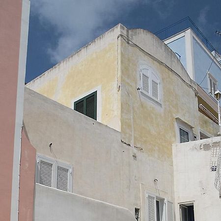 Bilocale Sant'Antonio Apartment Понца Стая снимка