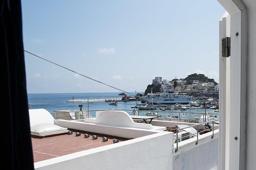 Bilocale Sant'Antonio Apartment Понца Стая снимка